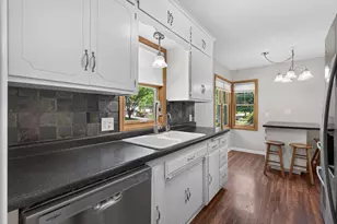 5302 Holiday Rd, Minnetonka, MN 55345 - Photo 5