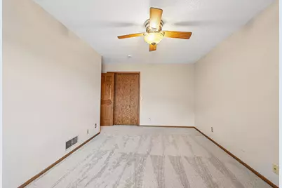 6030 Kirkwood Lane N, Plymouth, MN 55442 - Photo 21