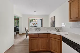 1915 Furness St, Maplewood, MN 55109 - Photo 9