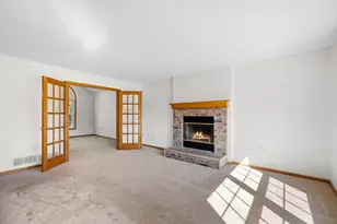 952 Moonlight Dr, Woodbury, MN 55125 - Photo 3
