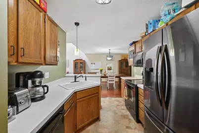 102 Primrose Court, Vadnais Heights, MN 55127 - Photo 9