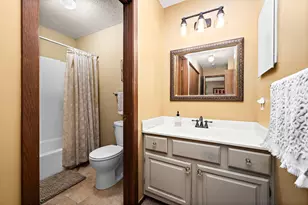 10451 Greenbrier Rd, Minnetonka, MN 55305 - Photo 15