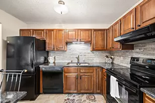 10451 Greenbrier Rd, Minnetonka, MN 55305 - Photo 3