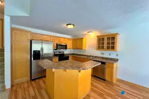 1875 Garden Way, Saint Paul, MN 55119 - Photo 3
