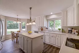 2611 Parkview Dr, White Bear Lake, MN 55110 - Photo 5