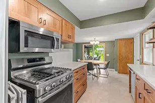 10916 Ewing Ave S, Bloomington, MN 55431 - Photo 7