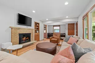 10916 Ewing Ave S, Bloomington, MN 55431 - Photo 3