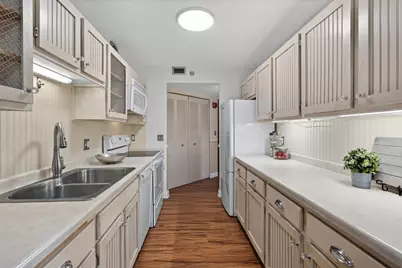 6615 Lake Shore Drive S #304, Richfield, MN 55423 - Photo 3