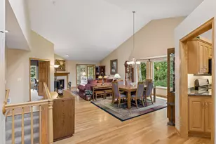 10426 Eagle Pointe Cir, Woodbury, MN 55129 - Photo 7