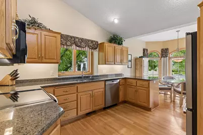 10426 Eagle Pointe Circle, Woodbury, MN 55129 - Photo 15