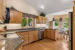10426 Eagle Pointe Cir, Woodbury, MN 55129 - Photo 15