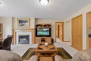 10426 Eagle Pointe Cir, Woodbury, MN 55129 - Photo 33