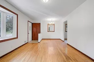 33 Greenway Ave N, Oakdale, MN 55128 - Photo 3