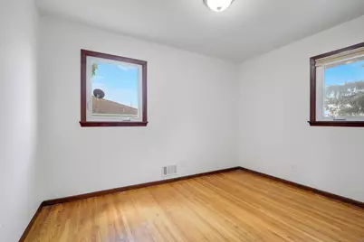 33 Greenway Avenue N, Oakdale, MN 55128 - Photo 9