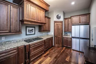 8619 Lake Riley Dr, Chanhassen, MN 55317 - Photo 47