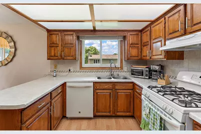 5241 Vera Cruz Avenue N, Crystal, MN 55429 - Photo 9