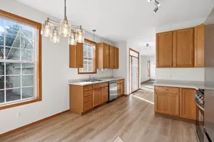 442 Meadowood Ln, Burnsville, MN 55337 - Photo 9