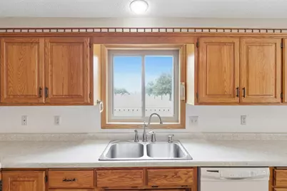 2073 Lydia Avenue E, Maplewood, MN 55109 - Photo 13