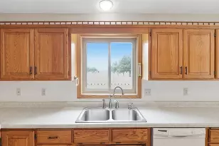 2073 Lydia Ave E, Maplewood, MN 55109 - Photo 13