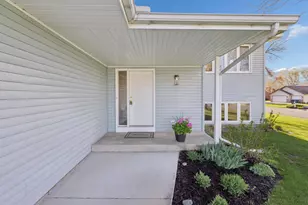 1193 Shawmut St S, Shakopee, MN 55379 - Photo 3