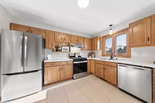 1193 Shawmut St S, Shakopee, MN 55379 - Photo 7