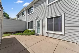 943 Sylvia Ln, Shoreview, MN 55126 - Photo 3