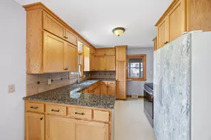 1951 Fremont Ave E, Saint Paul, MN 55119 - Photo 9