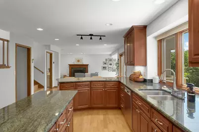 8713 Lakeview Circle, Bloomington, MN 55438 - Photo 17