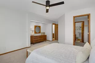 8713 Lakeview Cir, Bloomington, MN 55438 - Photo 23