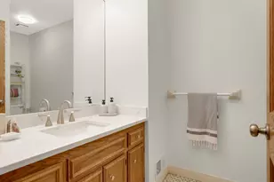 8713 Lakeview Cir, Bloomington, MN 55438 - Photo 29