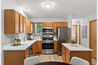 5831 Lake Curve Lane, Brooklyn Center, MN 55429 - Photo 5