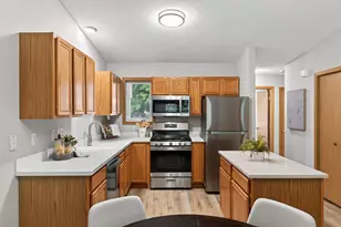 5831 Lake Curve Ln, Brooklyn Center, MN 55429 - Photo 5