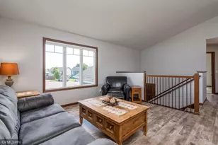109 Cypress Ct, Mankato, MN 56001 - Photo 5