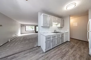 3917 Heritage Hills Dr, Bloomington, MN 55437 - Photo 5