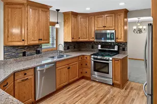 4708 Weston Hills Dr, Eagan, MN 55123 - Photo 11