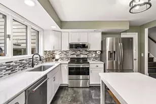 3970 Yorktown Ln N, Plymouth, MN 55441 - Photo 9
