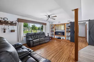 2134 Shale Ln, Eagan, MN 55122 - Photo 3