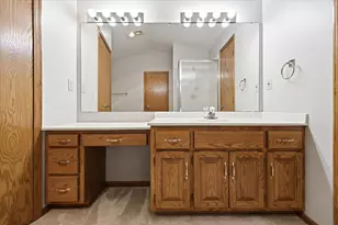 5758 Heather Ridge Dr, North Saint Paul, MN 55126 - Photo 19