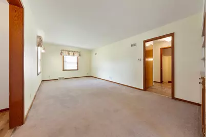 825 8th Avenue NE, Waseca, MN 56093 - Photo 9