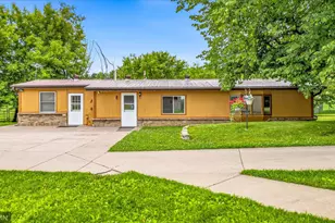 41806 Davenport St NE, Braham, MN 55006 - Photo 3