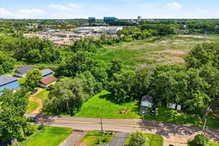 10226 S Shore Dr, Plymouth, MN 55441 - Photo 11