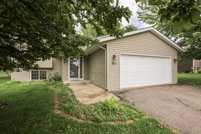 913 Carolina Parkway NW, Hutchinson, MN 55350 - Photo 1