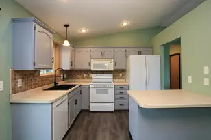 913 Carolina Pkwy NW, Hutchinson, MN 55350 - Photo 3