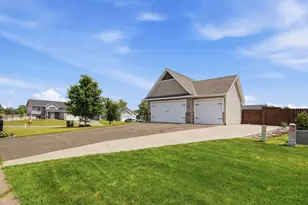 1632 Jefferson St S, Cambridge, MN 55008 - Photo 3