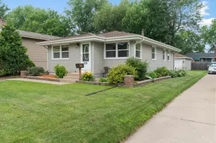 6738 Knoll Street N, Golden Valley, MN 55427 - Photo 3