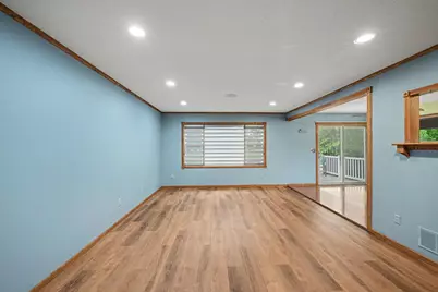 2288 Phylis Court E, Maplewood, MN 55119 - Photo 7