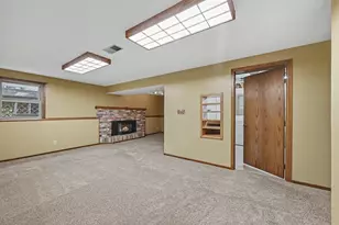 2288 Phylis Ct E, Maplewood, MN 55119 - Photo 17