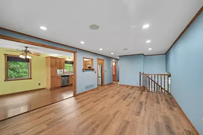 2288 Phylis Court E, Maplewood, MN 55119 - Photo 5