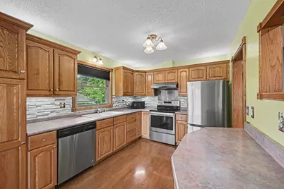 2288 Phylis Court E, Maplewood, MN 55119 - Photo 9