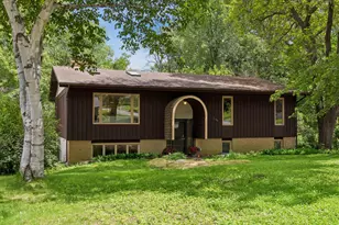 2700 Kyle Ave N, Golden Valley, MN 55422 - Photo 3